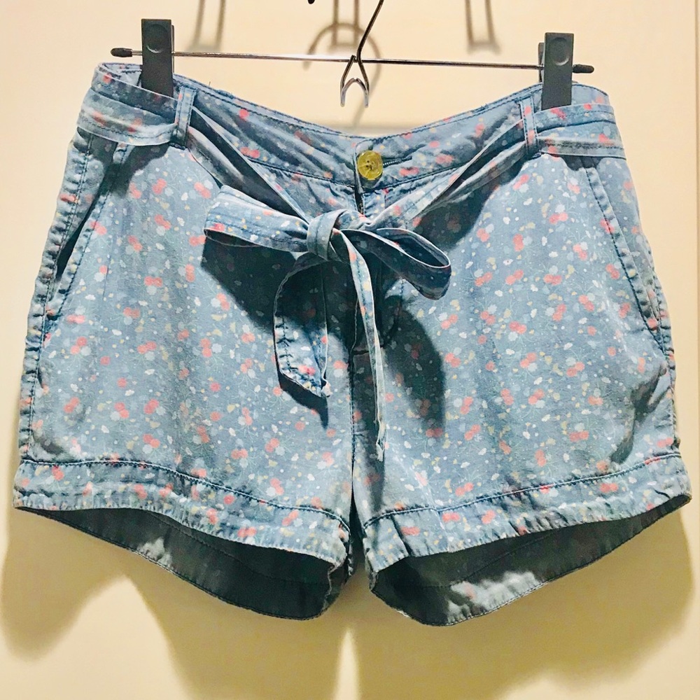American Rag Floral 90s-Inspired Blue Floral Short